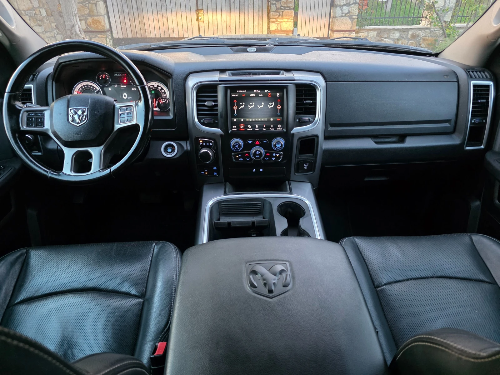 Dodge RAM 1500 LARAMIE, снимка 6 - Автомобили и джипове - 54416856