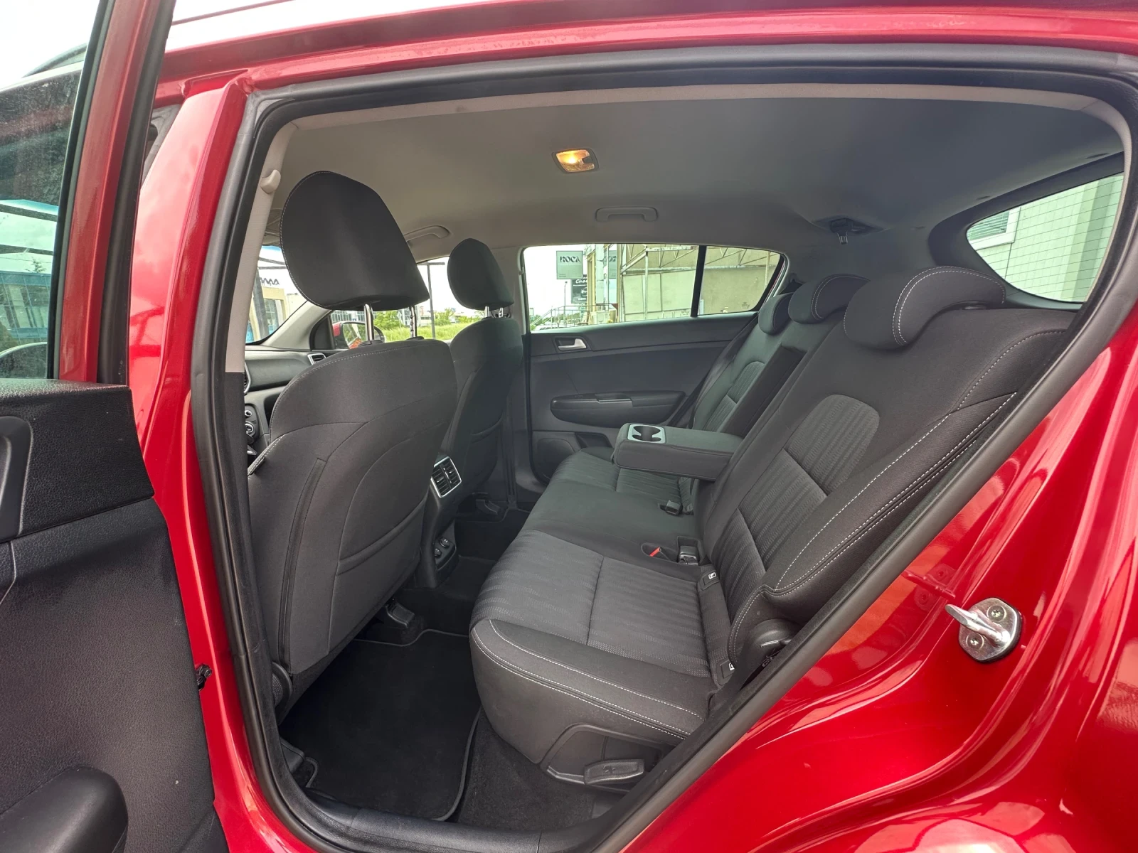 Kia Sportage 1.6i , снимка 9 - Автомобили и джипове - 54618174