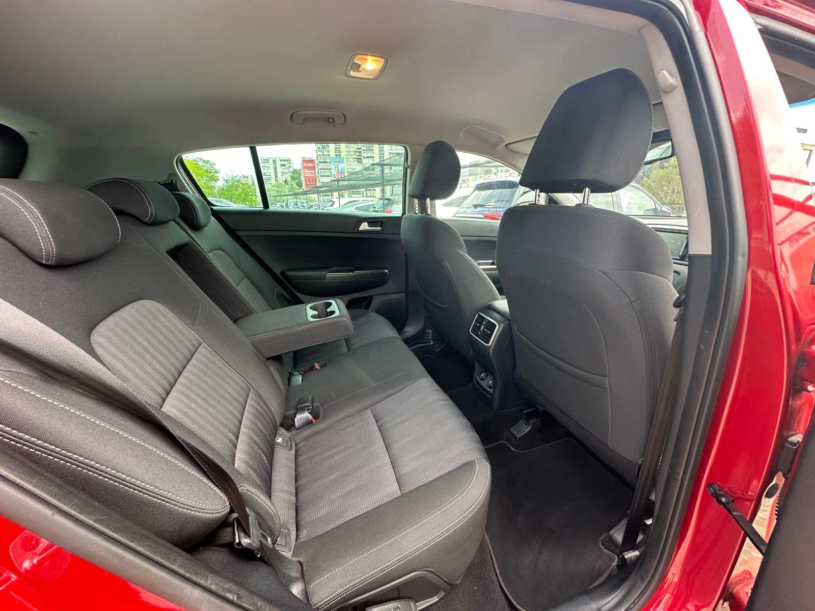 Kia Sportage 1.6i , снимка 11 - Автомобили и джипове - 54618174