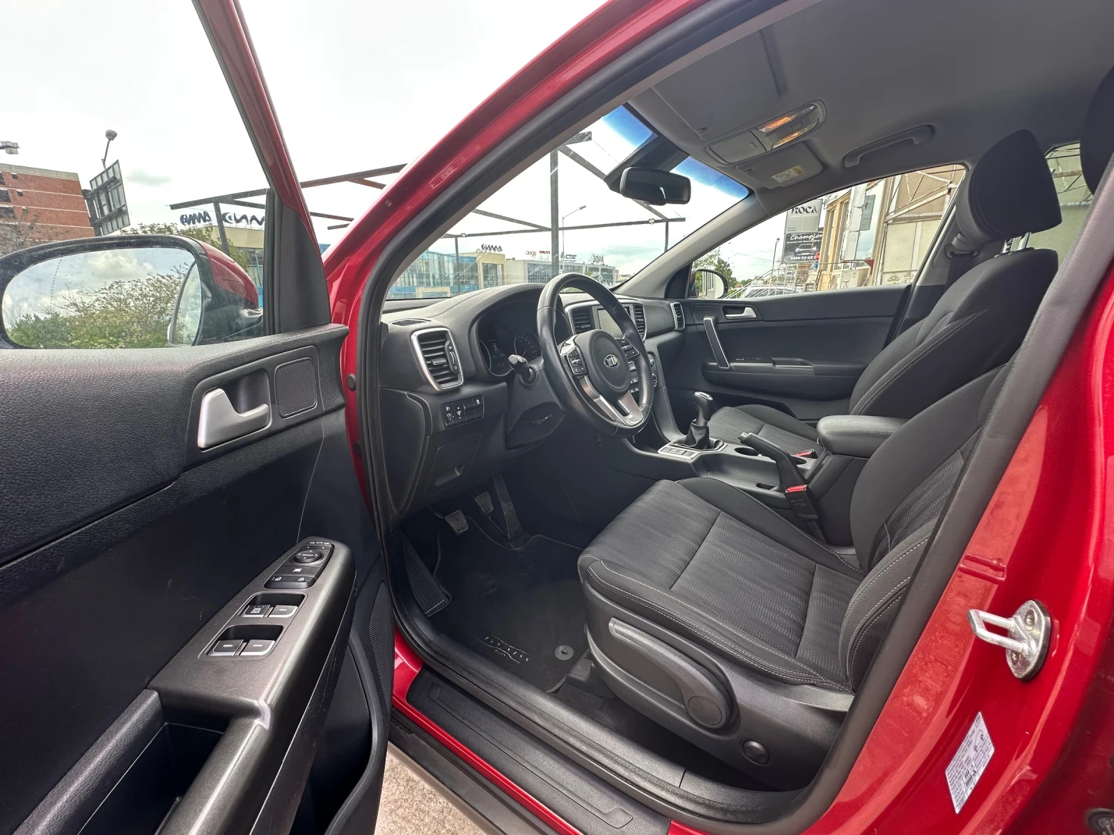 Kia Sportage 1.6i , снимка 8 - Автомобили и джипове - 54618174