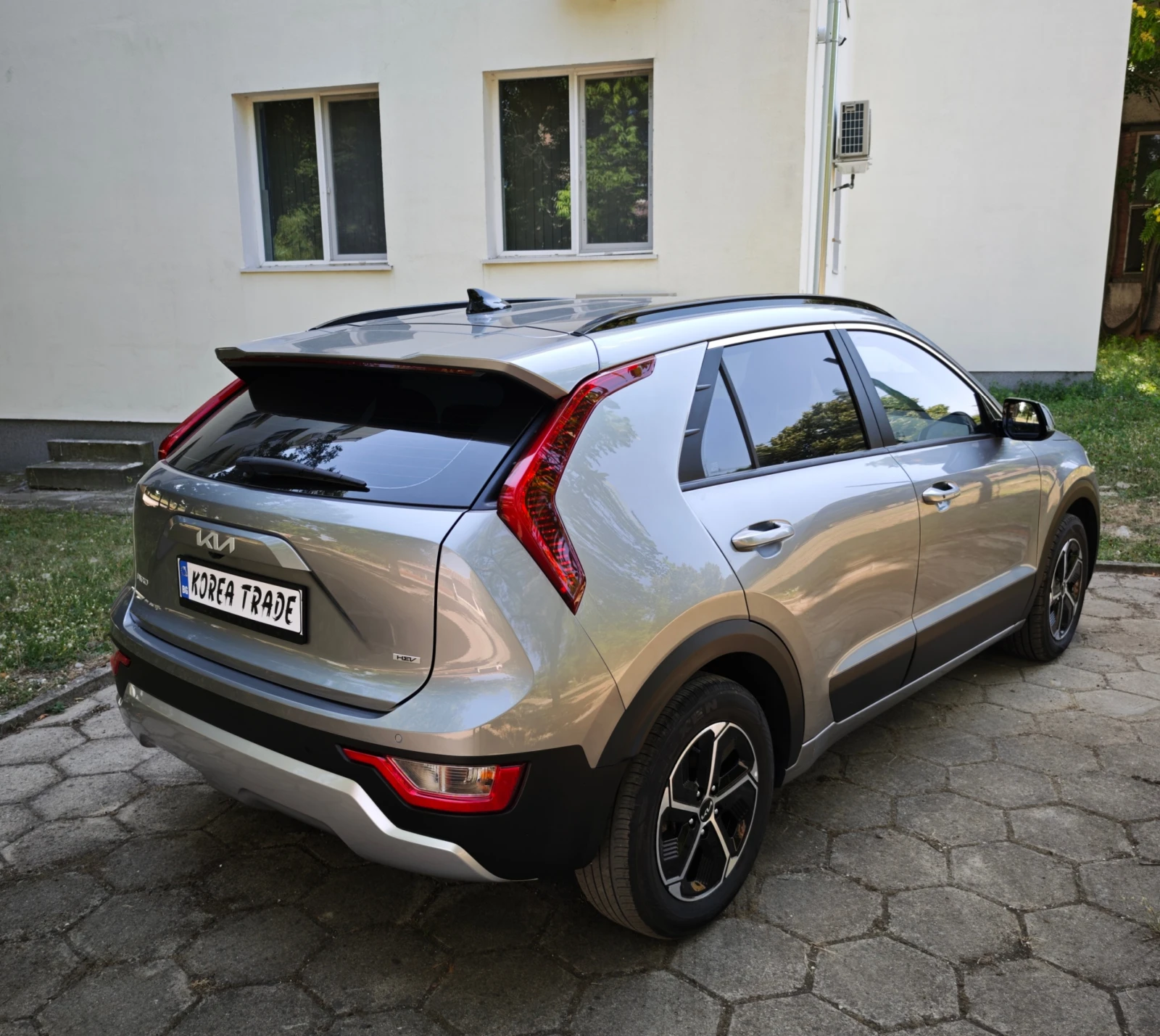 Kia Niro 1.6 HEV, снимка 4 - Автомобили и джипове - 55292574