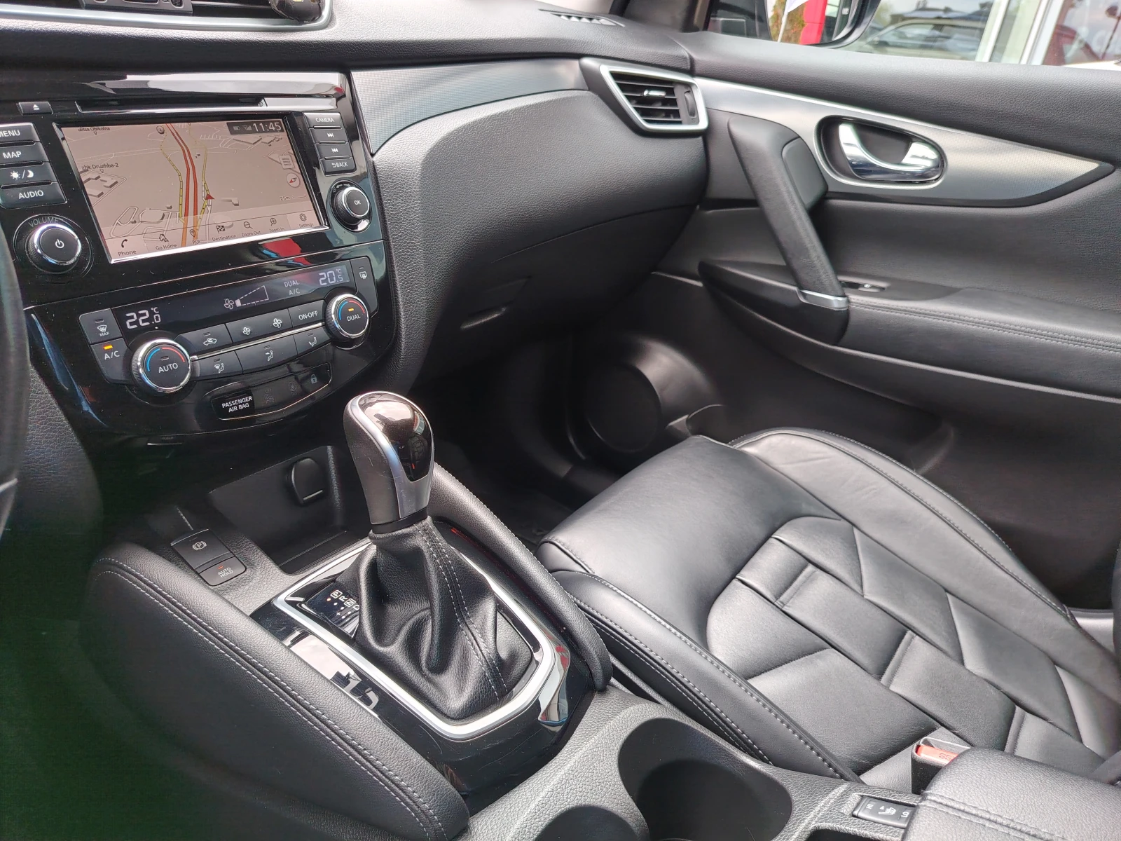 Nissan Qashqai Tekna Plus, снимка 8 - Автомобили и джипове - 54650266