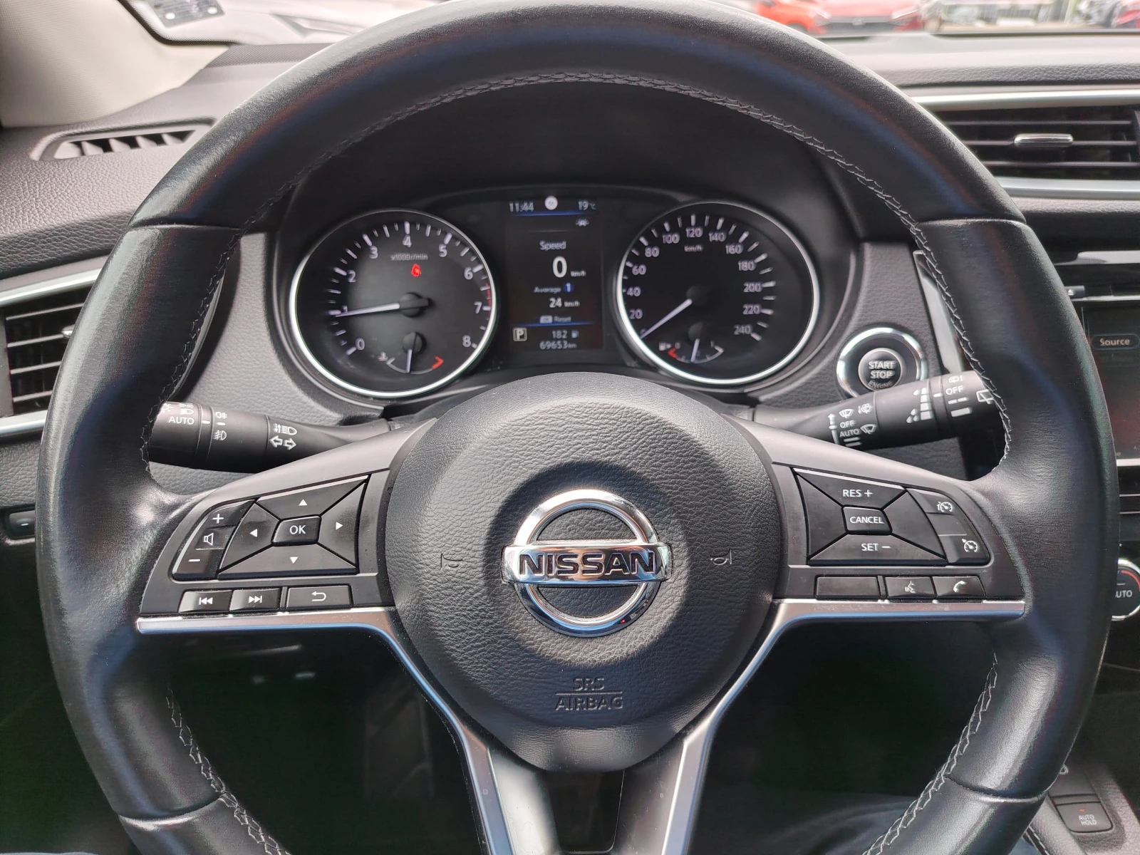 Nissan Qashqai Tekna Plus, снимка 5 - Автомобили и джипове - 54650266