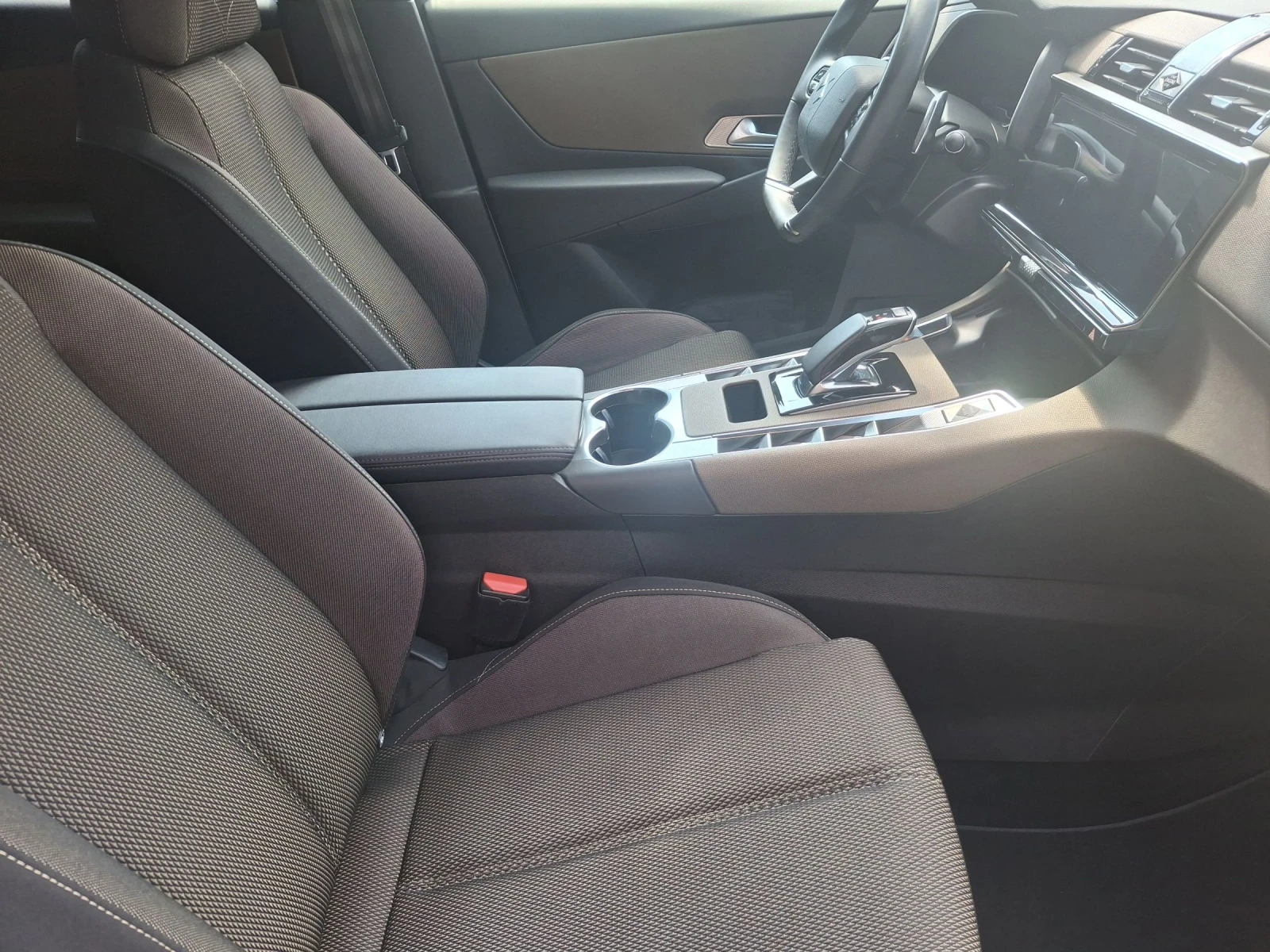 DS DS 7 Crossback 1.6P-HEV 224кс E-TENSE, снимка 10 - Автомобили и джипове - 55302377