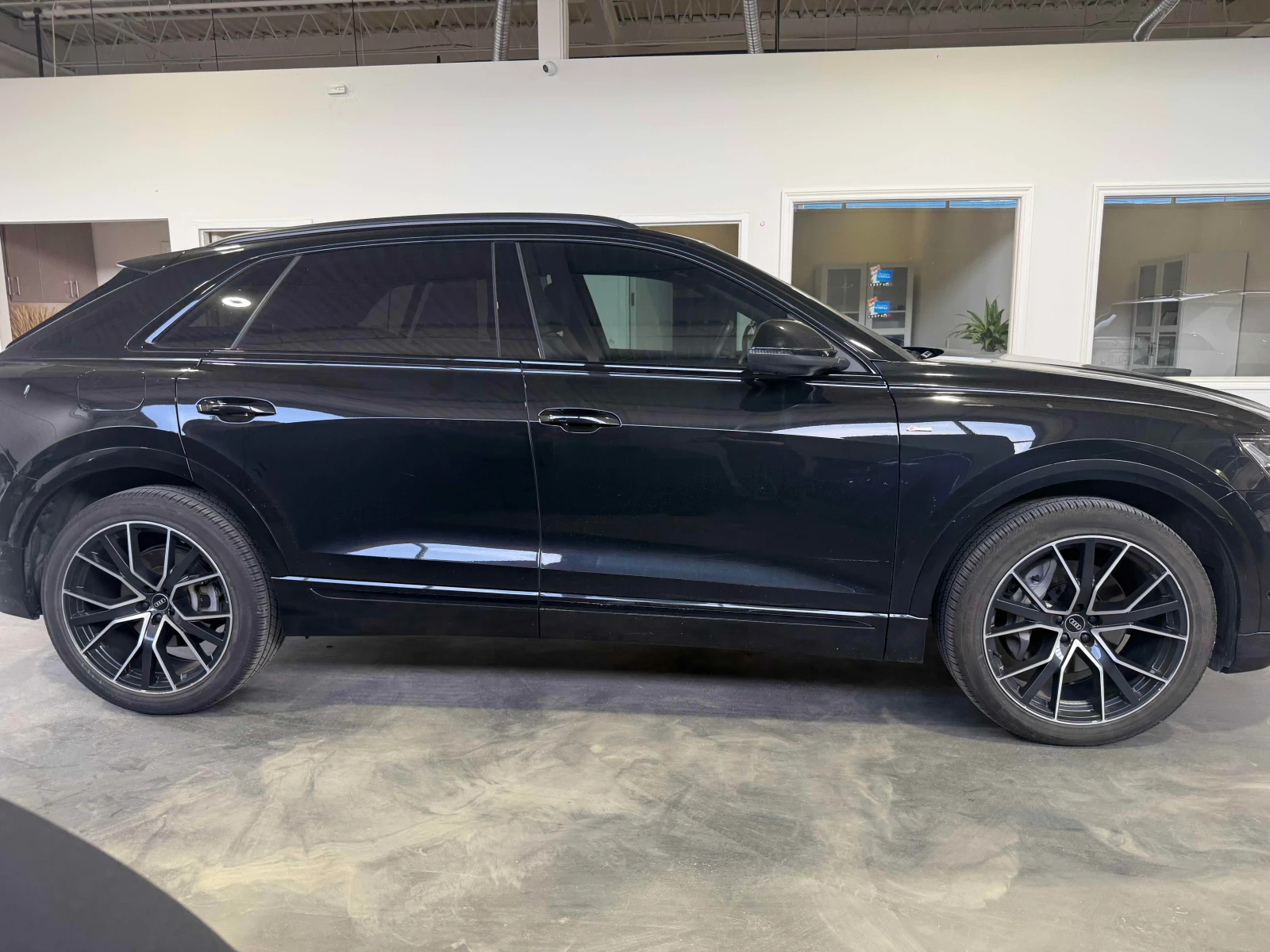 Audi Q8 * Technik * CARFAX * ЦЕНА ДО БГ, снимка 4 - Автомобили и джипове - 56085441