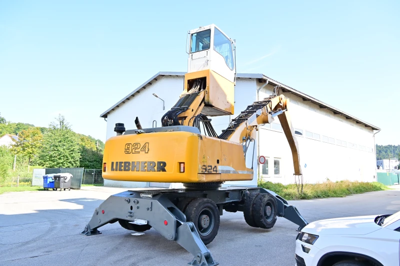 Багер Liebherr A924C, снимка 2 - Индустриална техника - 43410202