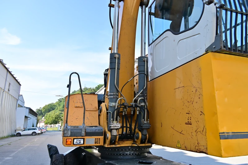 Багер Liebherr A924C, снимка 9 - Индустриална техника - 43410202