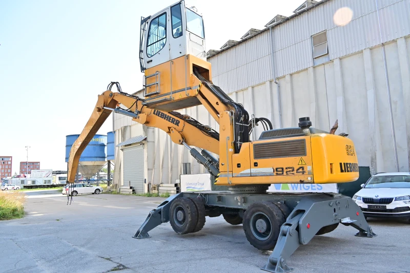 Багер Liebherr A924C, снимка 7 - Индустриална техника - 43410202