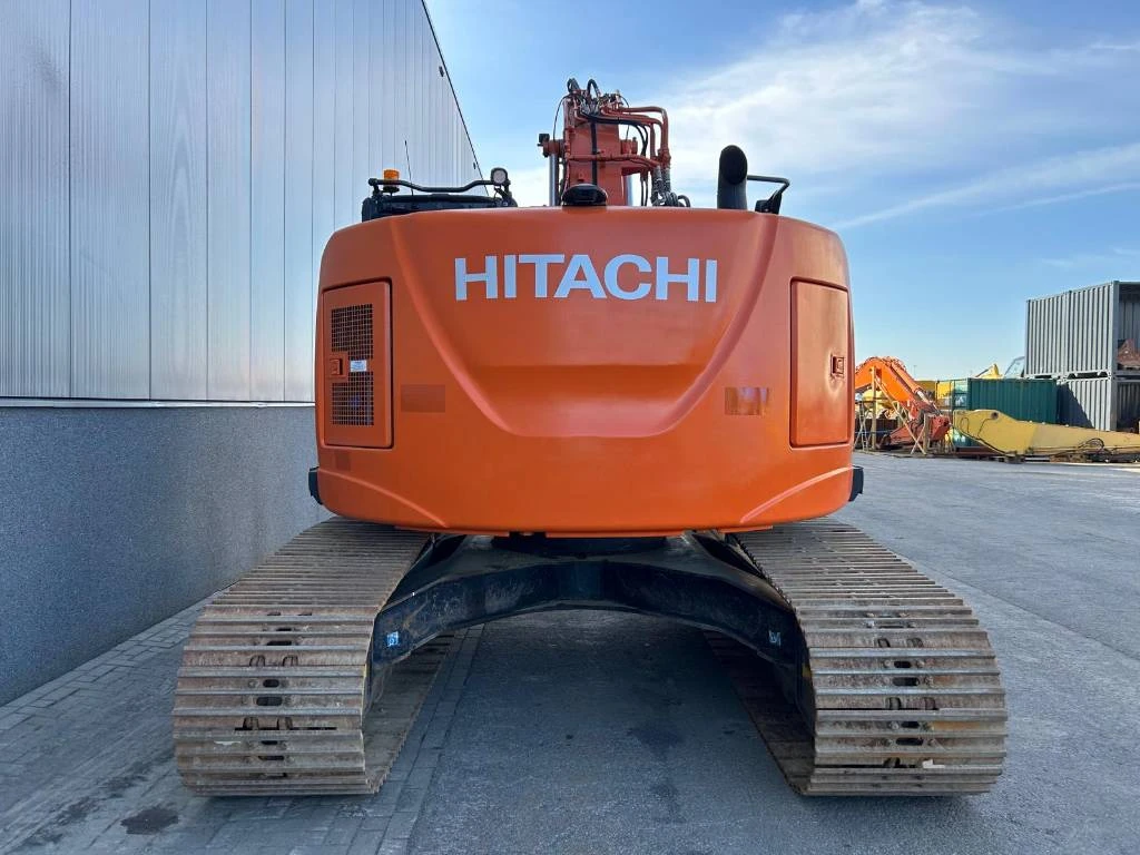 Багер Hitachi ZX 225 US LC-6 - изображение 6