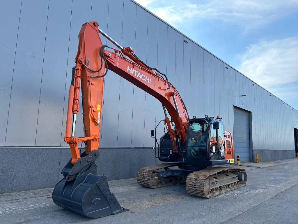 Багер Hitachi ZX 225 US LC-6 - изображение 4