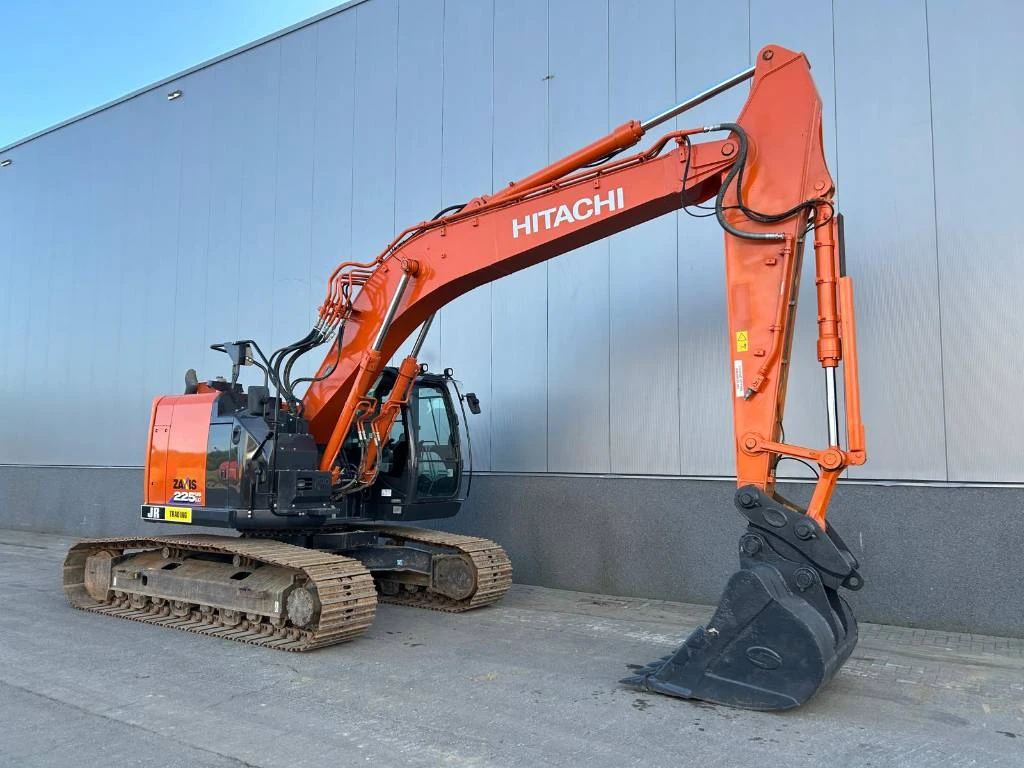 Багер Hitachi ZX 225 US LC-6 - изображение 3