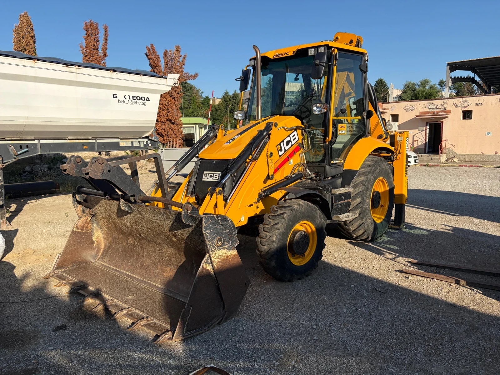 Багер JCB 3CX