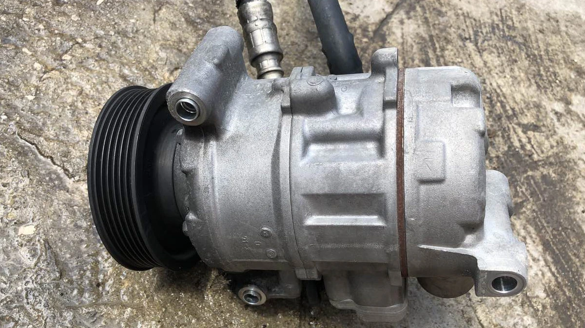 Компресор на климатика при Audi A6 C6 4F 3.0D Facelift 4f0260805