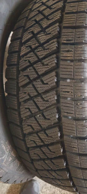 Гуми Зимни 215/65R16, снимка 2