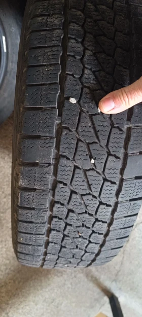 Гуми Зимни 215/65R16, снимка 10