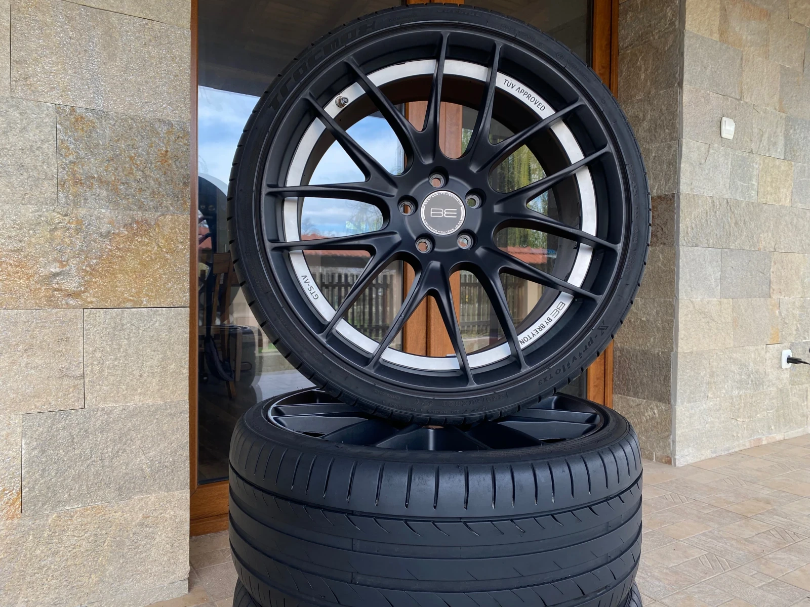 Гуми с джанти Vredestein 255/30R20, снимка 2 - Гуми и джанти - 54127338