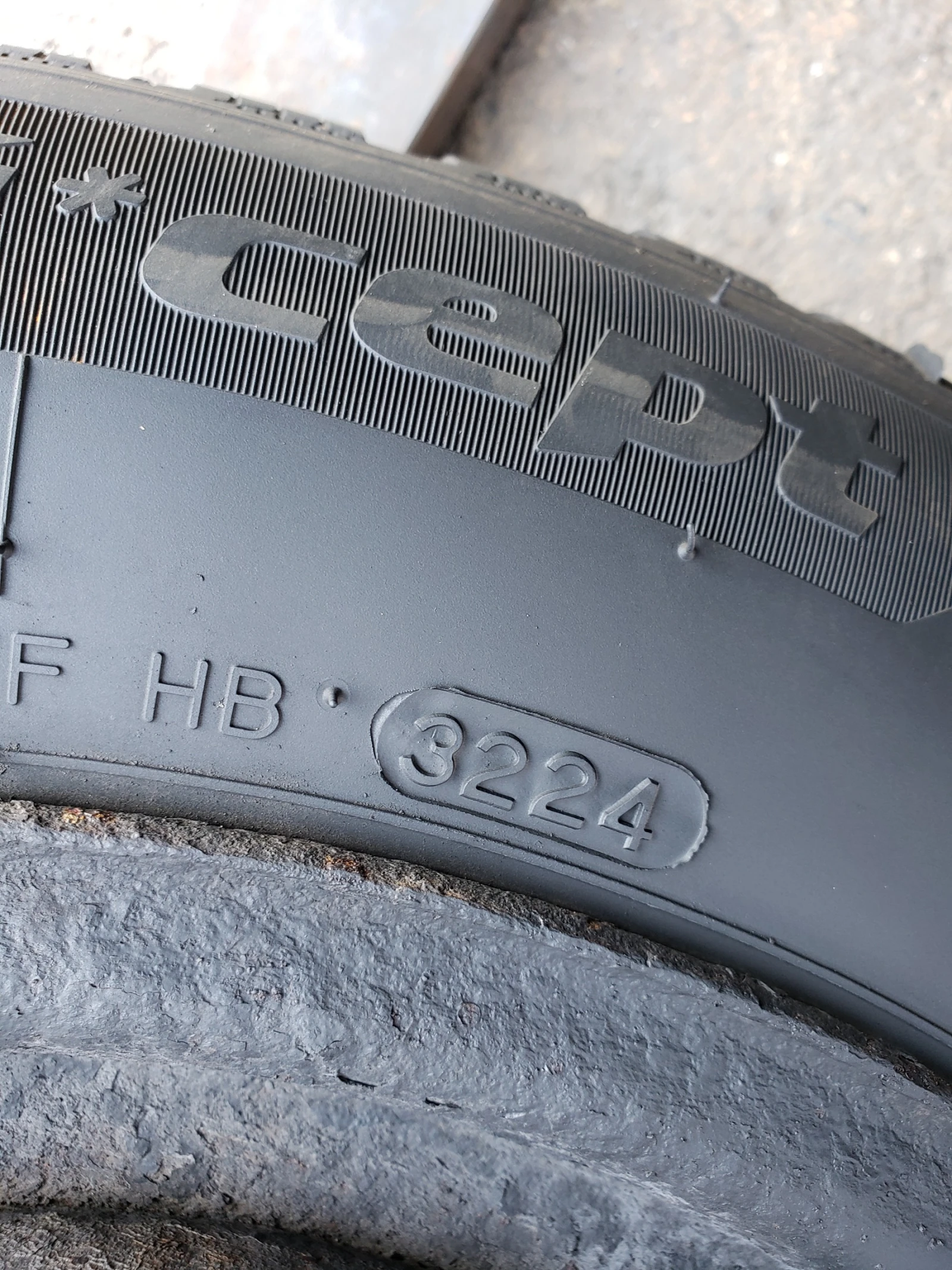 Гуми Зимни 195/65R15, снимка 3 - Гуми и джанти - 55968298