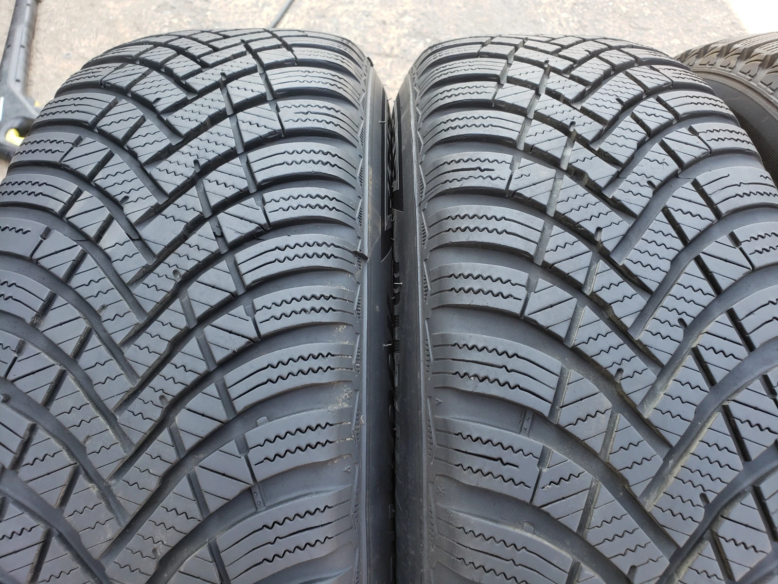 Гуми Зимни 195/65R15, снимка 2 - Гуми и джанти - 55968298