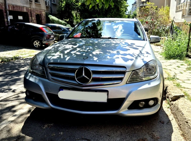 Mercedes-Benz C 180 Facelift AMG пакет, сервизна книжка, напълно обслу, снимка 4 - Автомобили и джипове - 47428615