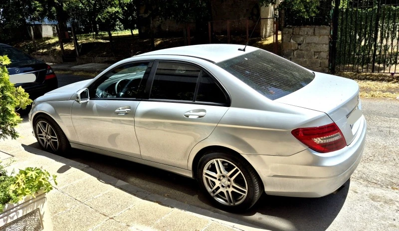 Mercedes-Benz C 180 Facelift AMG пакет, сервизна книжка, напълно обслу, снимка 5 - Автомобили и джипове - 47428615