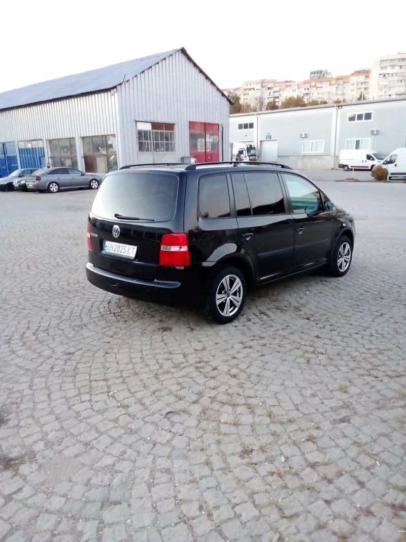 VW Touran 1.6, снимка 5 - Автомобили и джипове - 47700574