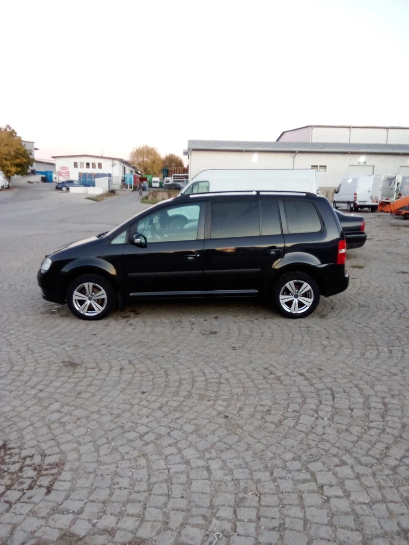 VW Touran 1.6, снимка 2 - Автомобили и джипове - 47700574