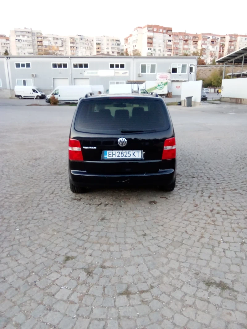 VW Touran 1.6, снимка 4 - Автомобили и джипове - 47700574