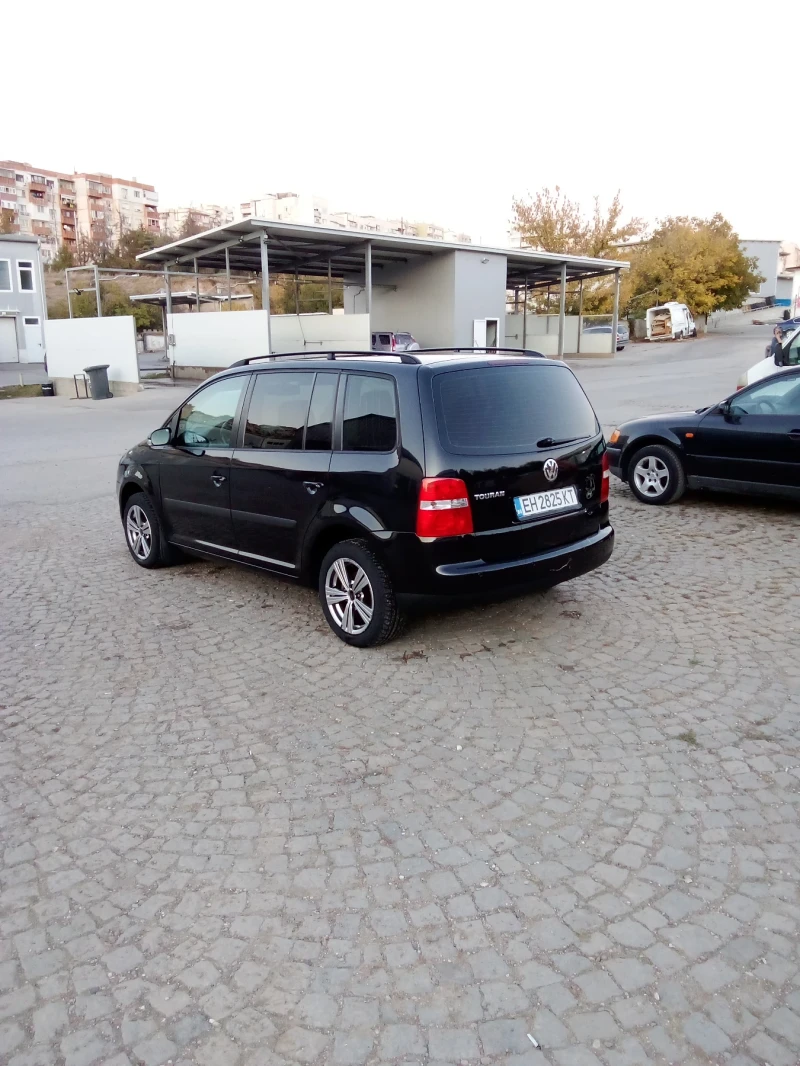 VW Touran 1.6, снимка 3 - Автомобили и джипове - 47700574