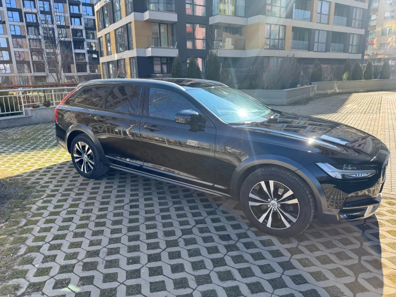 Volvo V90 Cross Country D4, снимка 2 - Автомобили и джипове - 49008132