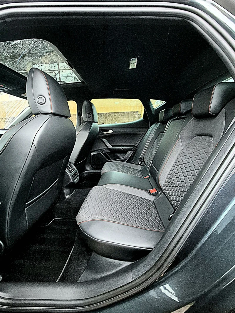 Seat Leon FR Edition* DSG* PANO* BeatsAudio* 1-ви собственик, снимка 11 - Автомобили и джипове - 52465225