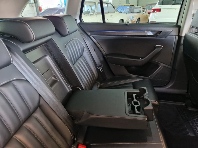 Skoda Superb Premium, снимка 11 - Автомобили и джипове - 51893579