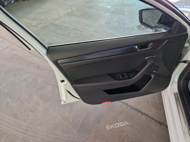 Skoda Superb Premium, снимка 9 - Автомобили и джипове - 51893579