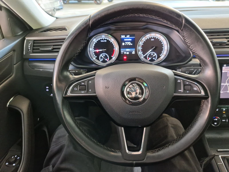 Skoda Superb Premium, снимка 13 - Автомобили и джипове - 51893579