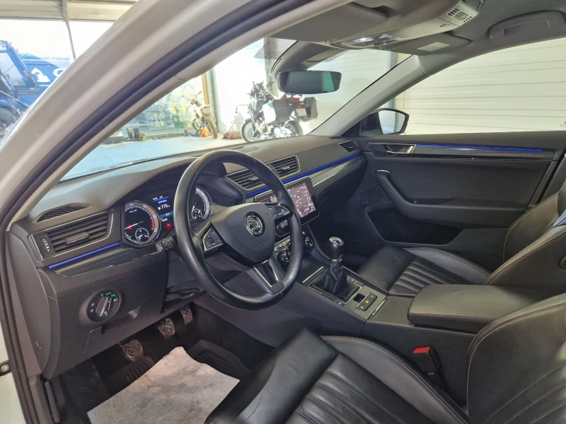 Skoda Superb Premium, снимка 10 - Автомобили и джипове - 51893579