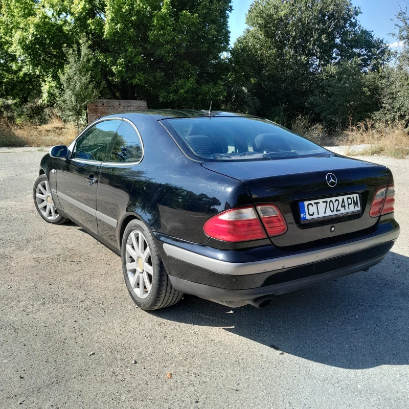 Mercedes-Benz CLK 2.0, снимка 11 - Автомобили и джипове - 52596931