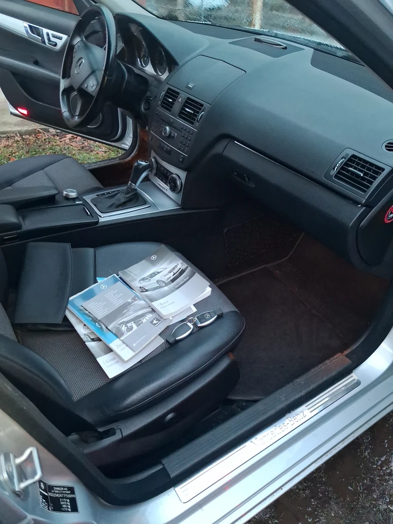 Mercedes-Benz C 250 CGI, снимка 12 - Автомобили и джипове - 53124875