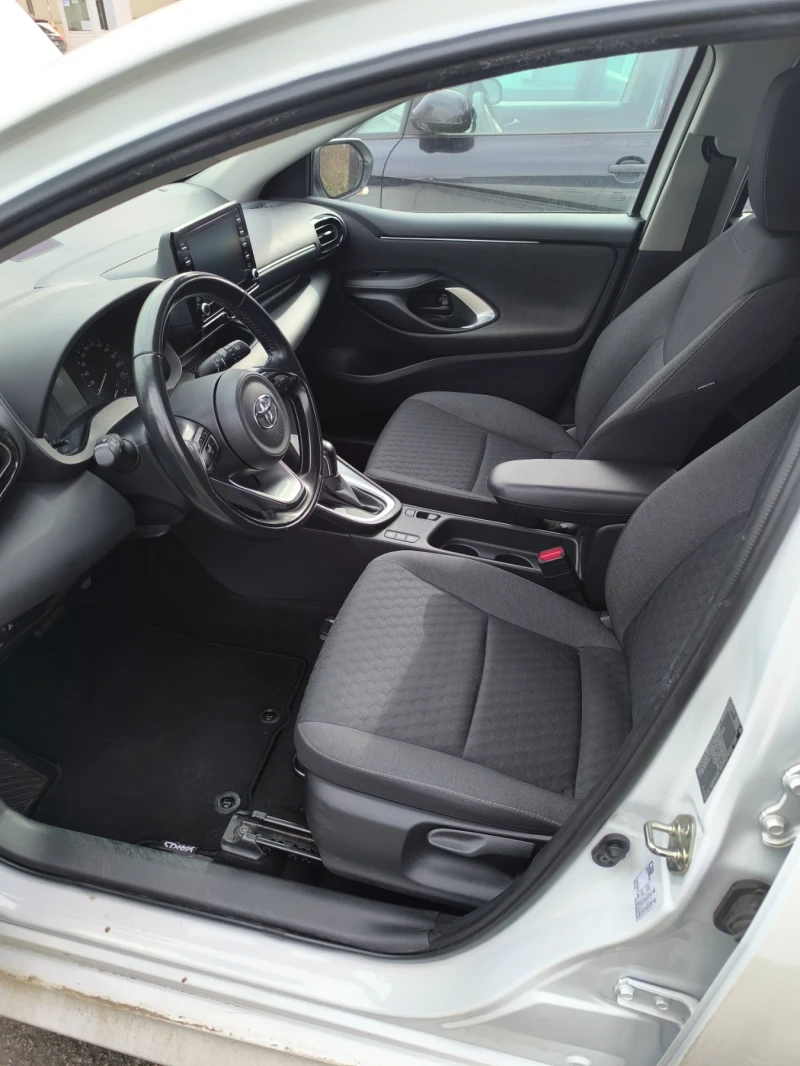 Toyota Yaris 1.5 HEV, снимка 9 - Автомобили и джипове - 53442969