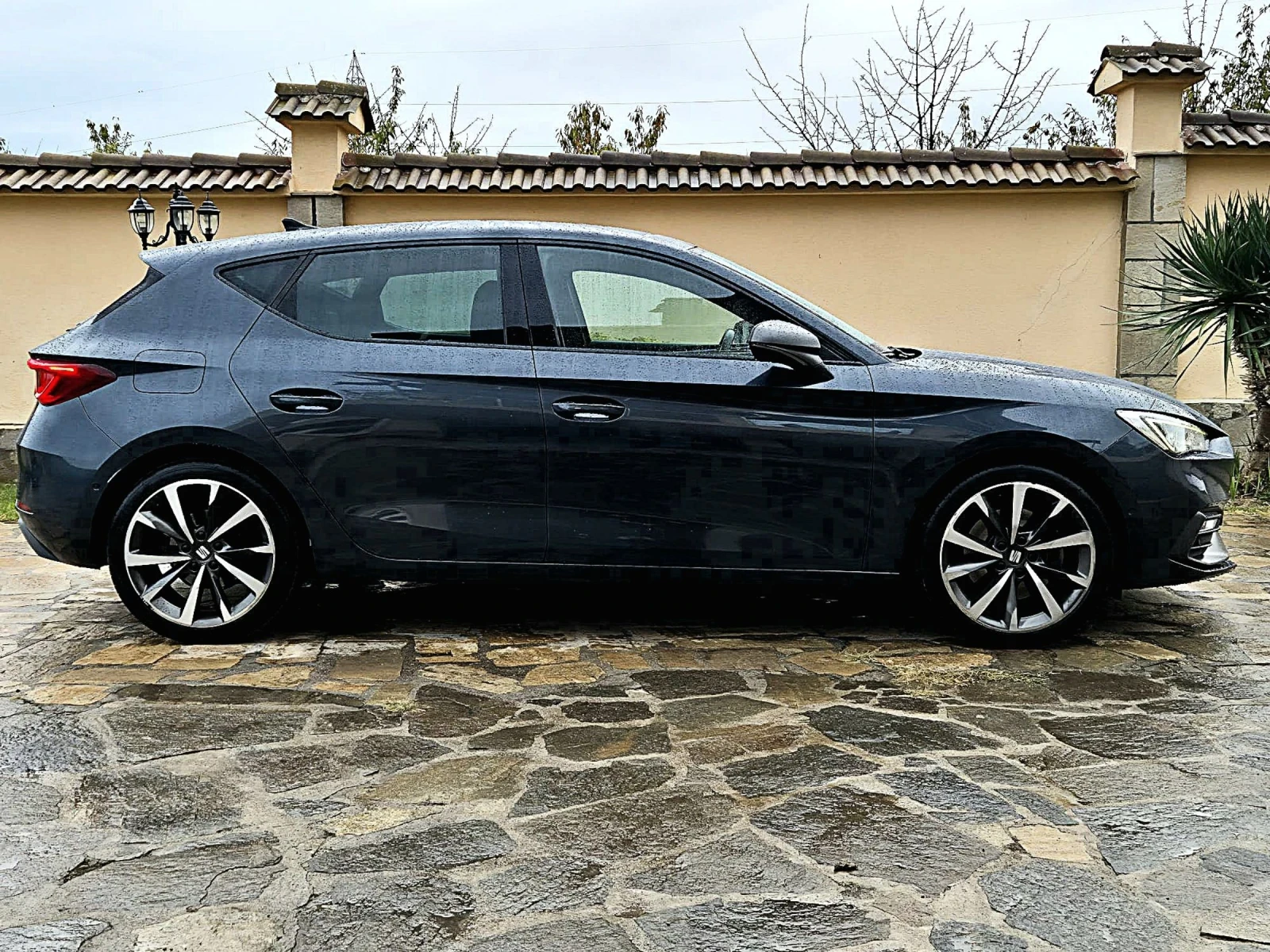 Seat Leon FR Edition* DSG* PANO* BeatsAudio* 1-ви собственик - изображение 6