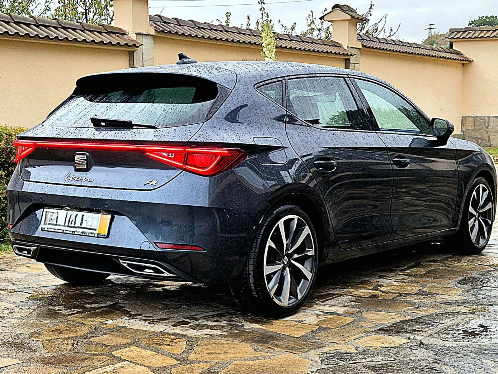 Seat Leon FR Edition* DSG* PANO* BeatsAudio* 1-ви собственик - изображение 5