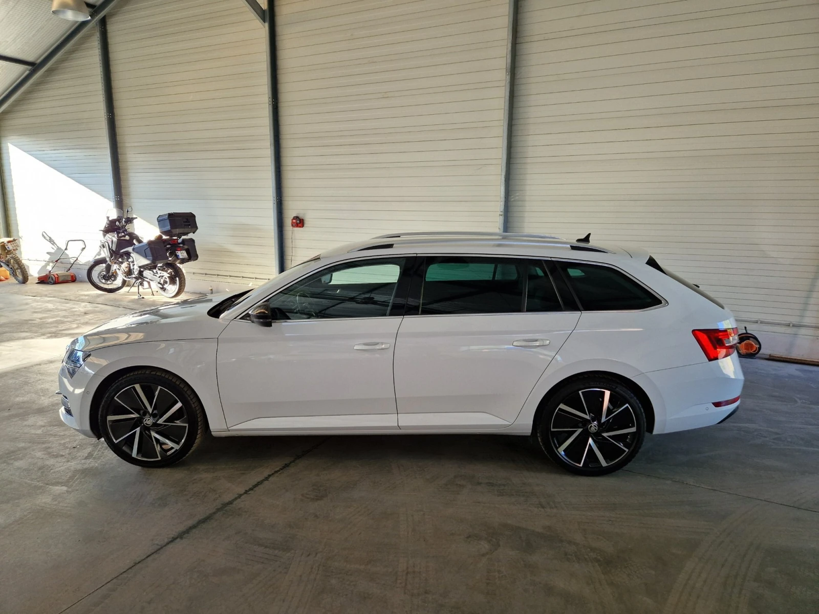 Skoda Superb Premium - изображение 5