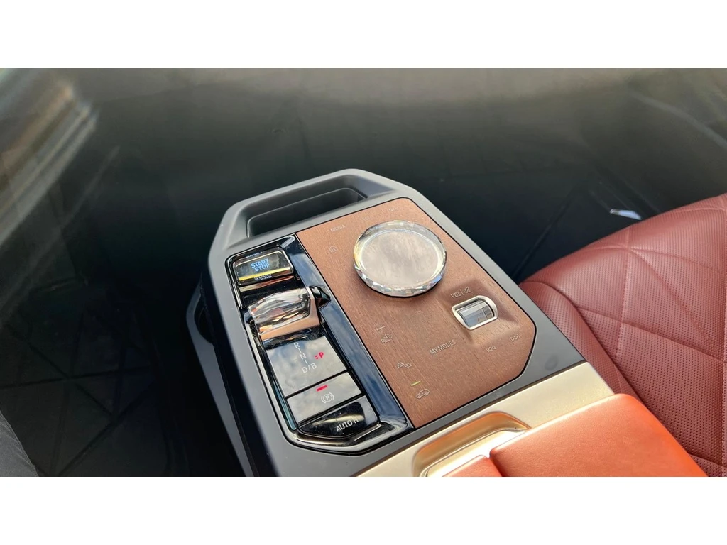 BMW iX * M60 * CARFAX *    | Mobile.bg   11