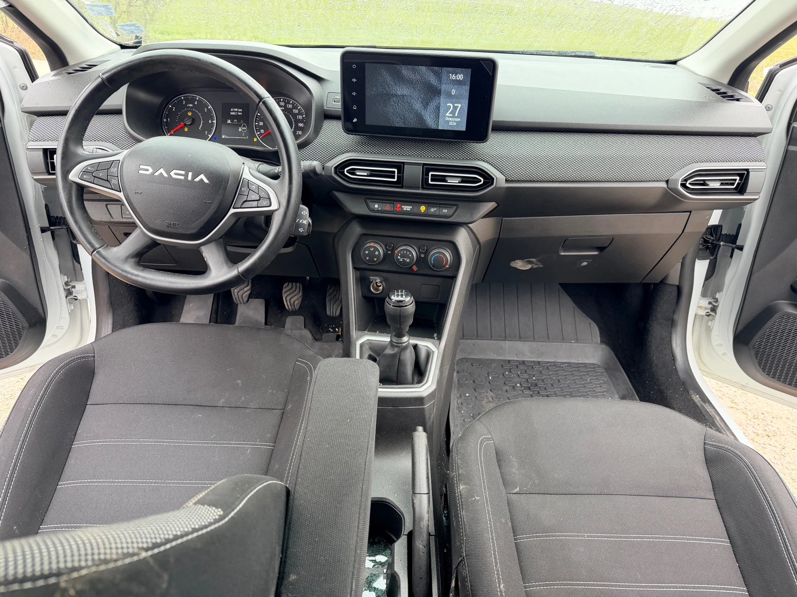 Dacia Sandero 1.0 TCe, снимка 11 - Автомобили и джипове - 53656231