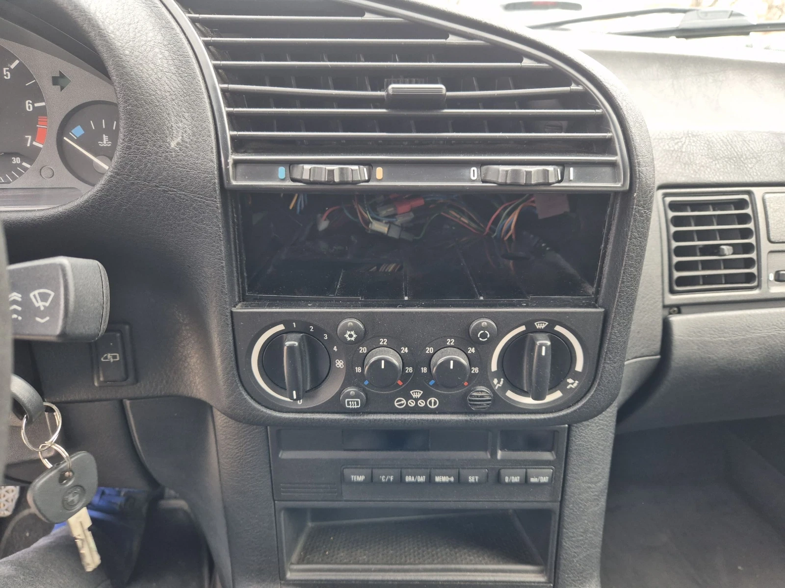 BMW 320 320i* m50tu* Без ръжди, снимка 11 - Автомобили и джипове - 53931870