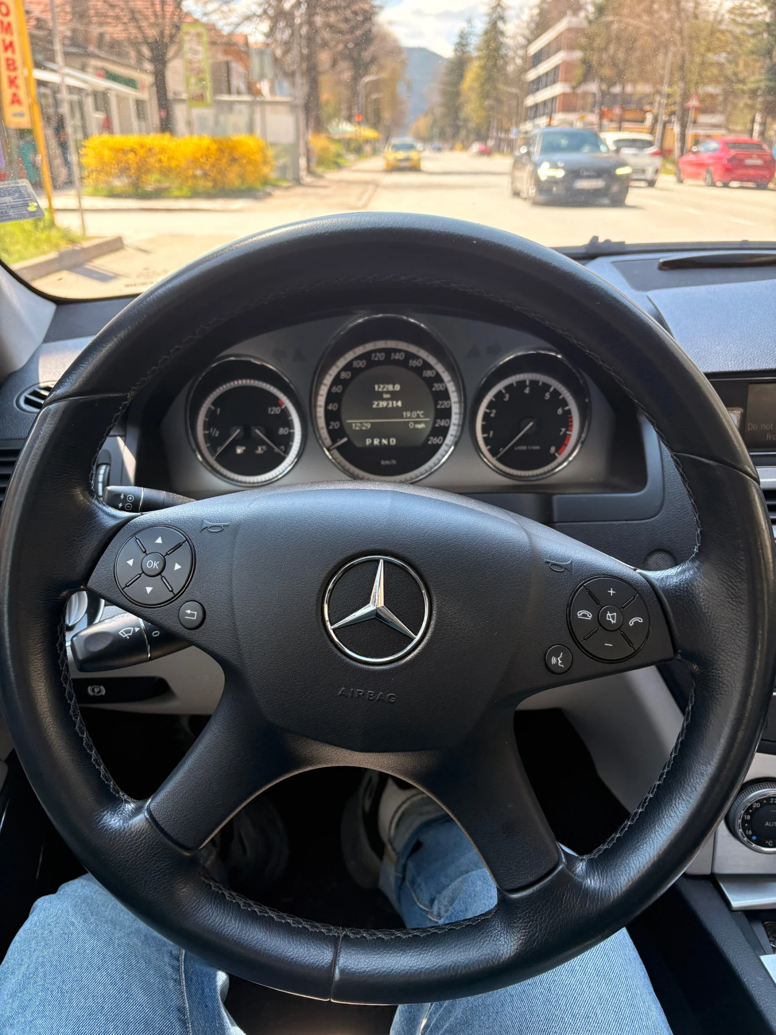 Mercedes-Benz C 180, снимка 9 - Автомобили и джипове - 54266245