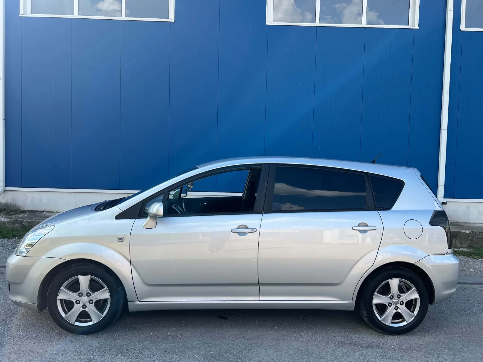 Toyota Corolla verso 2.2, снимка 3 - Автомобили и джипове - 54823372
