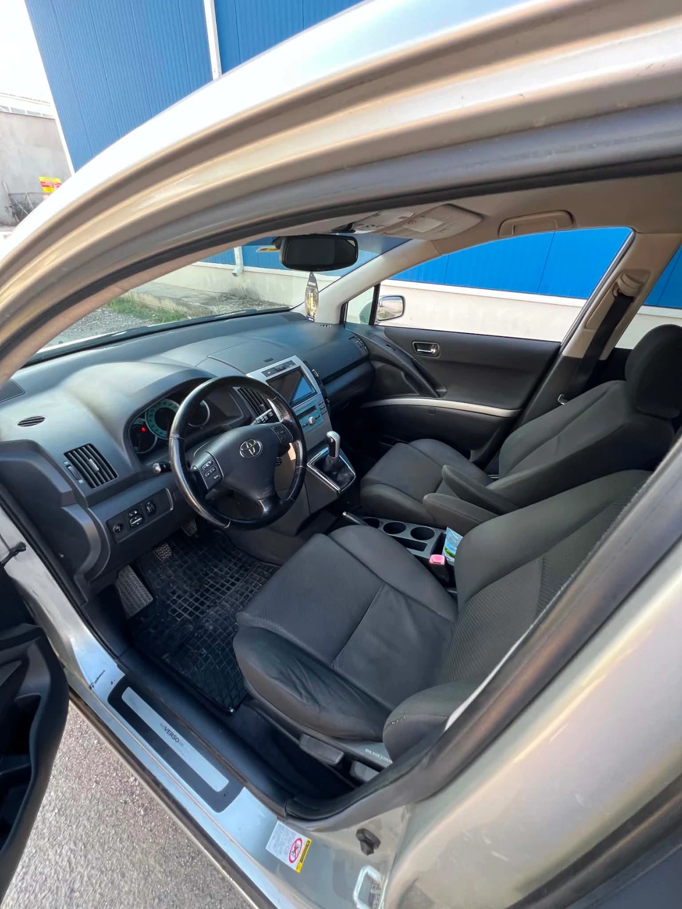 Toyota Corolla verso 2.2, снимка 7 - Автомобили и джипове - 54823372