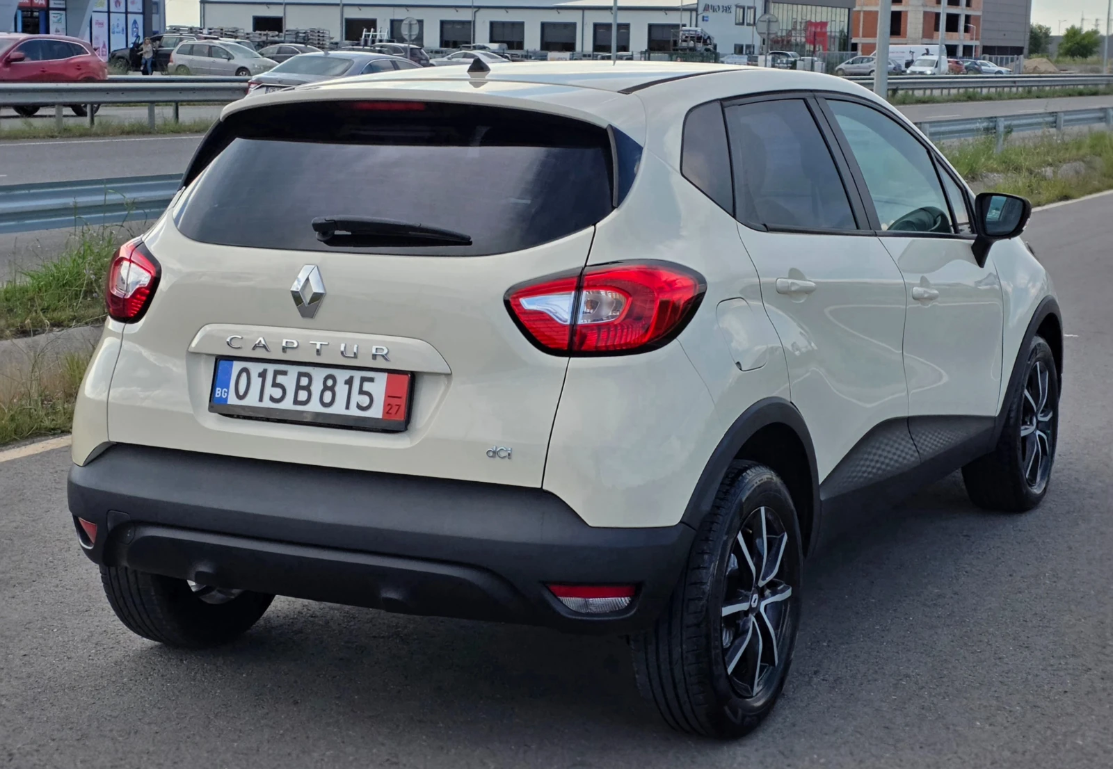 Renault Captur 1.5dci EURO 6B, снимка 6 - Автомобили и джипове - 54840678