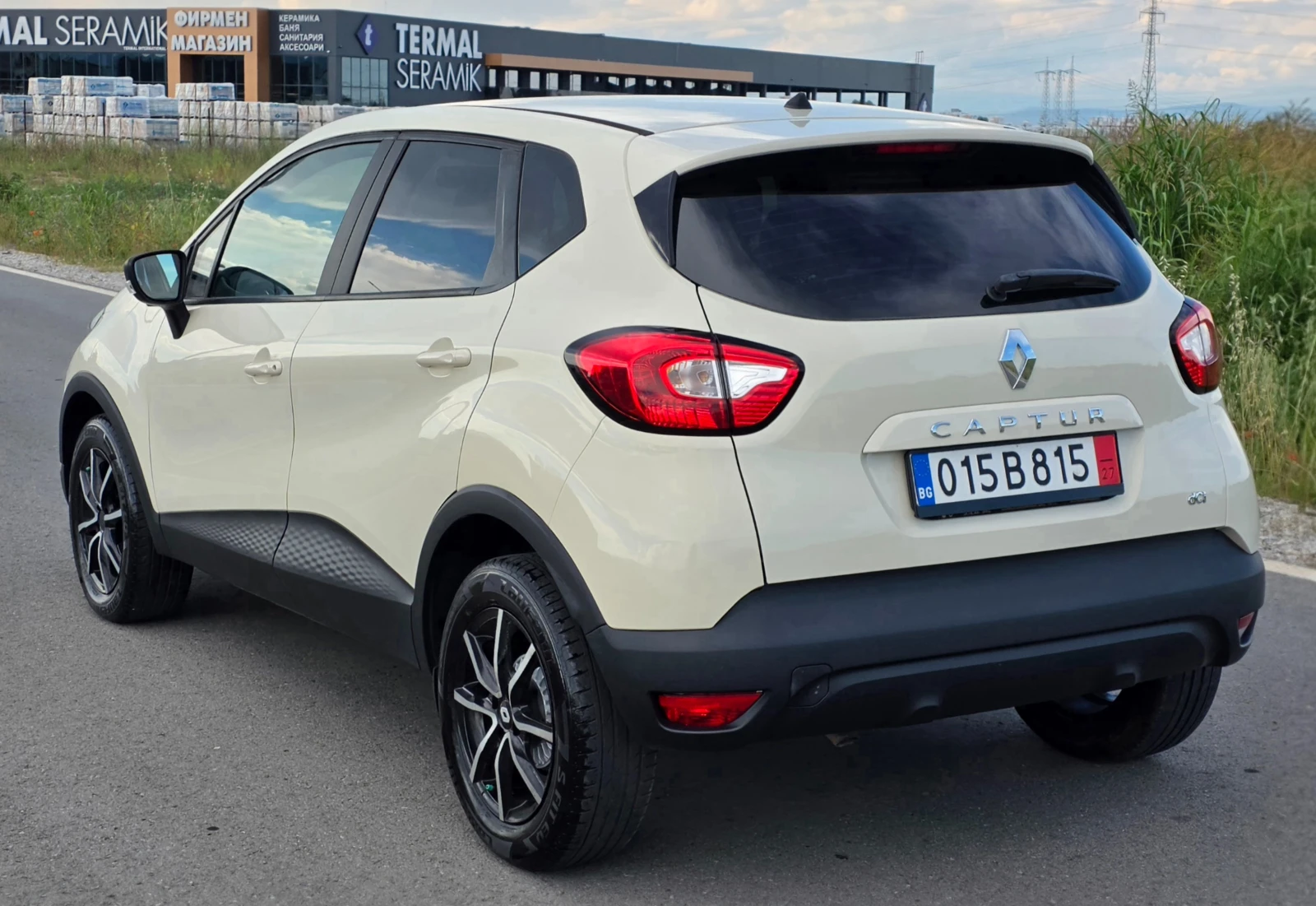Renault Captur 1.5dci EURO 6B, снимка 4 - Автомобили и джипове - 54840678