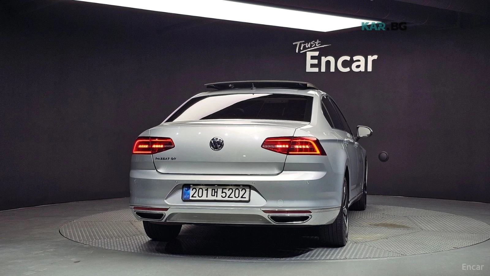 VW Passat 2.0TDI* PREMIUM* КОЖА* ПОДГРЕВ* ШИБИДАХ* КАМЕРА* , снимка 4 - Автомобили и джипове - 55232794