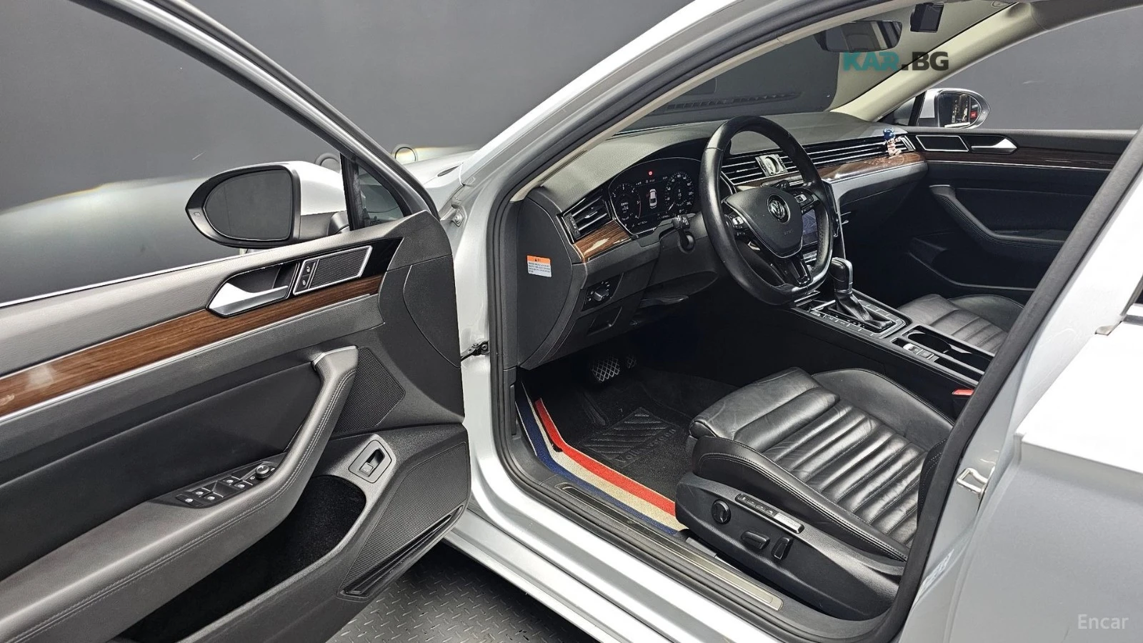VW Passat 2.0TDI* PREMIUM* КОЖА* ПОДГРЕВ* ШИБИДАХ* КАМЕРА* , снимка 10 - Автомобили и джипове - 55232794